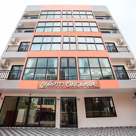 Отель Ongkara Near Bts Thonglor Бангкок Экстерьер фото